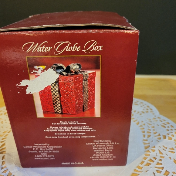 Kirkland Signature Water Globe Box NIB - Picture 6 of 7
